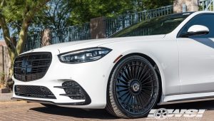 Mercedes Benz – S580 – Kapletta – 22″ – Gloss Black